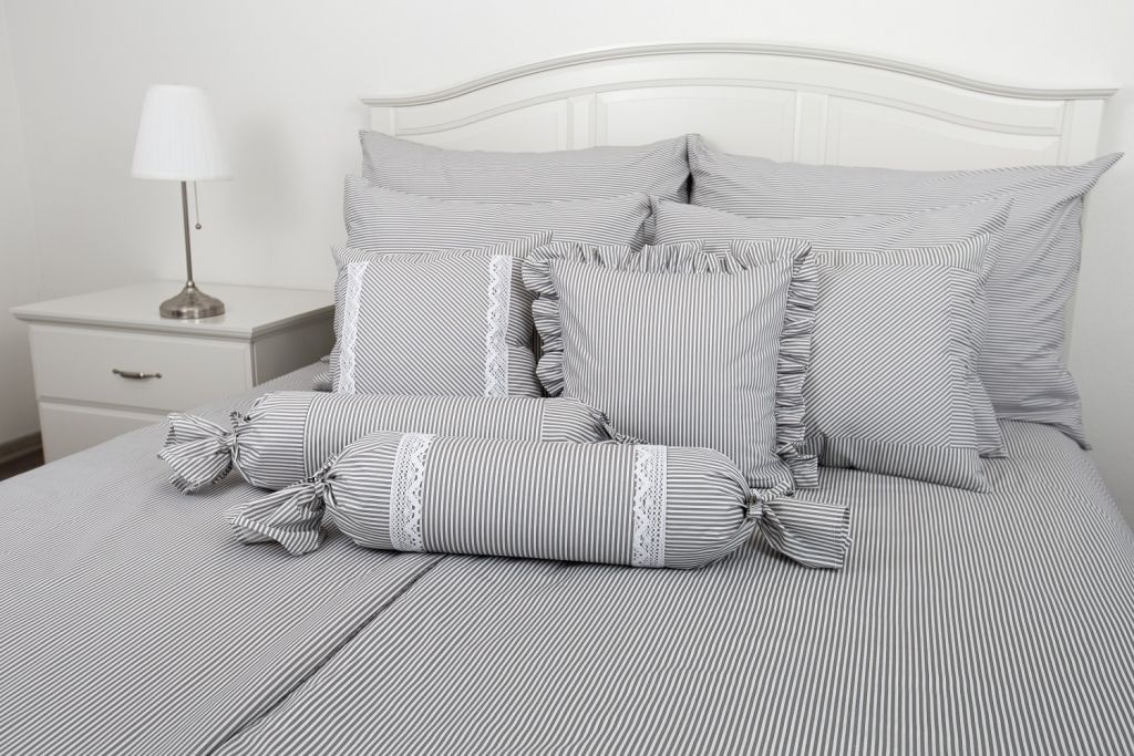 Krepové posteľné prádlo so vzorom průžku šedé farby