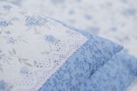 Flanelové posteľné prádlo s romanticky drobnym vzorom kvietku a růža modré farby