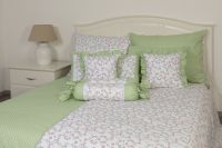 Krepové posteľné prádlo sedliackeho štýlu so vzorom drobných kvietkov a bodiek ladené do zelenej farby