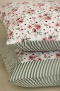 Krepové posteľné prádlo so vzorom ruže ladené do zelenej farby
