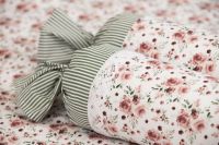 Krepové posteľné prádlo so vzorom ruže ladené do zelenej farby