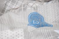 Flanelové obliečky s motívom patchworku a modrých srdiečok PATCHWORK MODRÁ SRDIEČKA