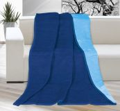Pekná jednofarebná deka v odtieňoch modrej farby | 150/200