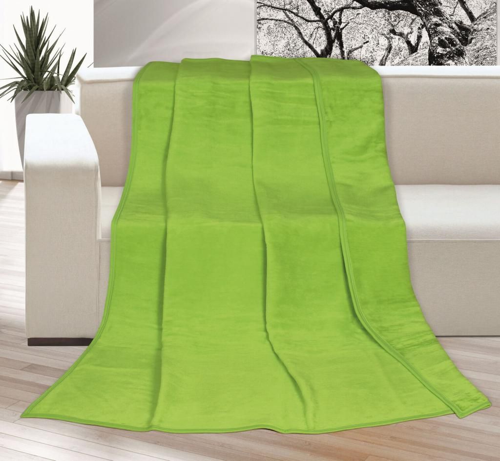 Pekná jednofarebná deka v zelenom odtieni