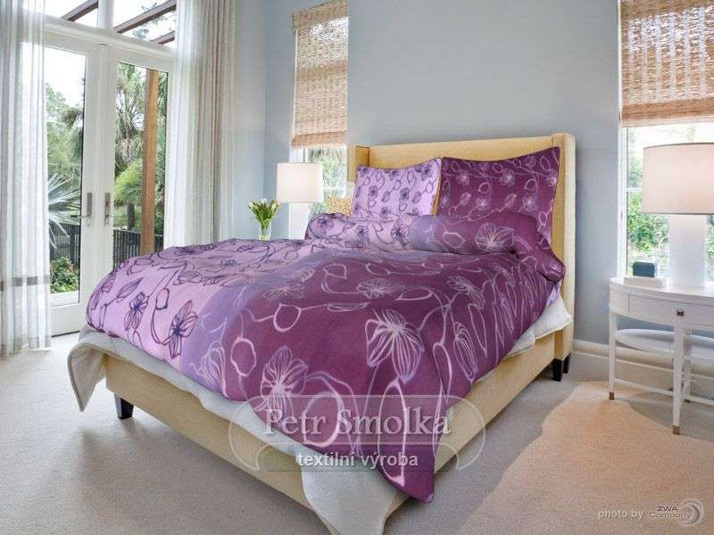 Bavlnené obliečky fialovej farby s jemným kvetinovým vzorom smolka